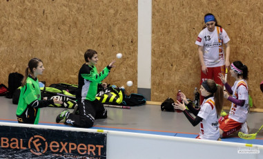 Floorbalový turnaj v kladenské hale BIOS - žákyně.