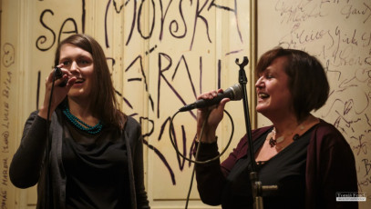 Koncert žáků pěvecké školy v pražské Salmovské literární kavárně