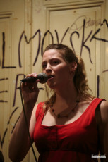 Koncert žáků pěvecké školy v pražské Salmovské literární kavárně