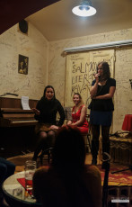 Koncert žáků pěvecké školy v pražské Salmovské literární kavárně