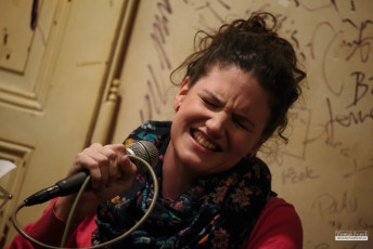 Koncert žáků pěvecké školy v pražské Salmovské literární kavárně