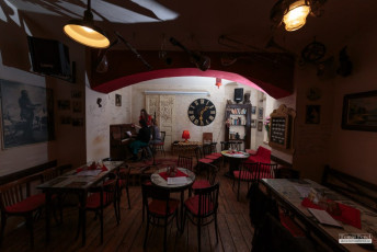 Vystoupení zpěváků v pražské Salmovské literární kavárně - 24.4.2016