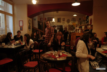 Vystoupení zpěváků v pražské Salmovské literární kavárně - 24.4.2016