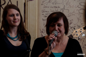 Vystoupení zpěváků v pražské Salmovské literární kavárně - 24.4.2016