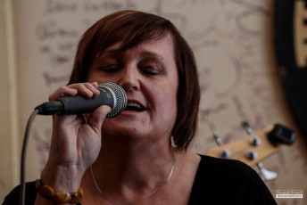 Vystoupení zpěváků v pražské Salmovské literární kavárně - 24.4.2016