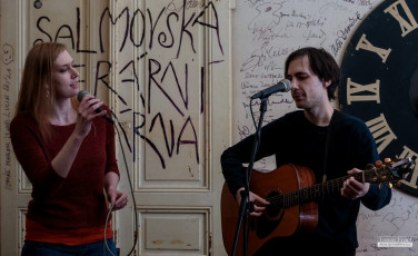 Vystoupení zpěváků v pražské Salmovské literární kavárně - 24.4.2016