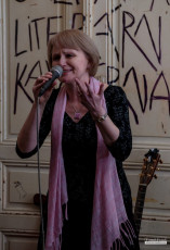 Vystoupení zpěváků v pražské Salmovské literární kavárně - 24.4.2016