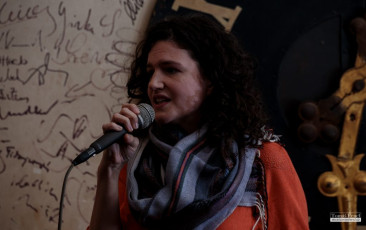 Vystoupení zpěváků v pražské Salmovské literární kavárně - 24.4.2016