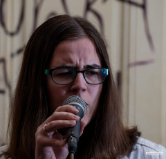 Vystoupení zpěváků v pražské Salmovské literární kavárně - 24.4.2016