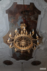 Zámecký lustr a strop