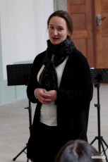 Májový koncert sborů Sagitta a Song Ladies v ambitu plasského kláštera.