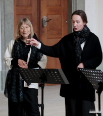 Májový koncert sborů Sagitta a Song Ladies v ambitu plasského kláštera.