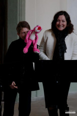 Májový koncert sborů Sagitta a Song Ladies v ambitu plasského kláštera.