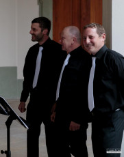 Májový koncert sborů Sagitta a Song Ladies v ambitu plasského kláštera.