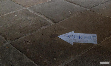 Májový koncert sborů Sagitta a Song Ladies v ambitu plasského kláštera.