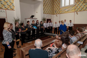 Koncert sborů MYŠMAŠ a Song Ladies v Betlémské kapli na Žižkově.