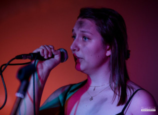 Odvážná pěvecká i kostýmní vystoupení na pohádkové Inventuře písní.