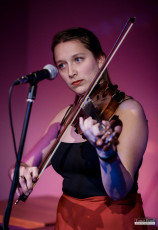 Odvážná pěvecká i kostýmní vystoupení na pohádkové Inventuře písní.